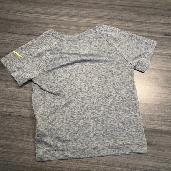 NIKE Boy Toddler 3 piece outfit 2T - Picture 2 of 10